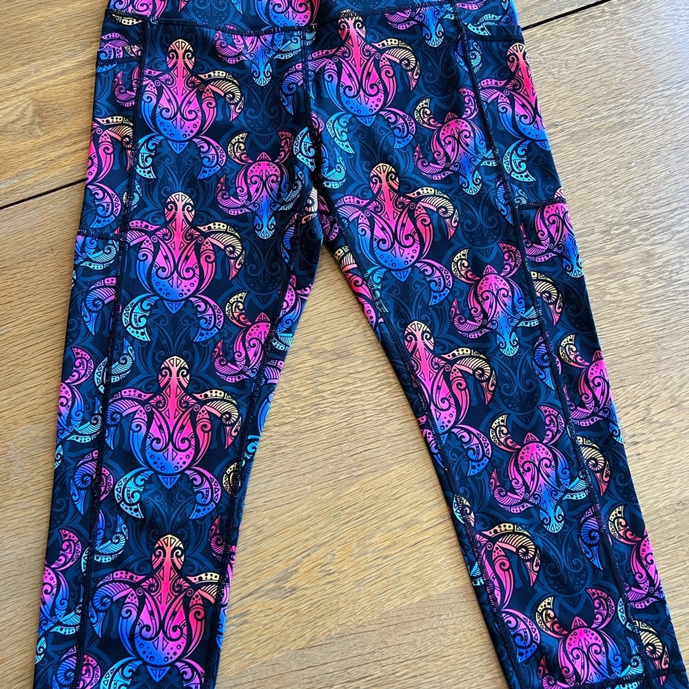 Constantly Varied Gear Womens Capri Leggings - Sea Turtle Design